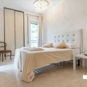 Bed & Breakfast Let's Go To, Rome